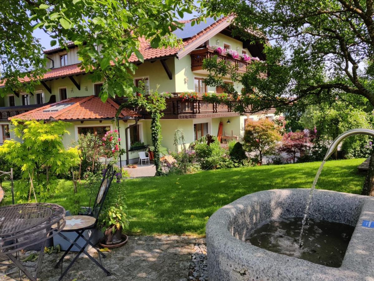 Pension Holzapfel Sankt Georgen im Attergau Dış mekan fotoğraf