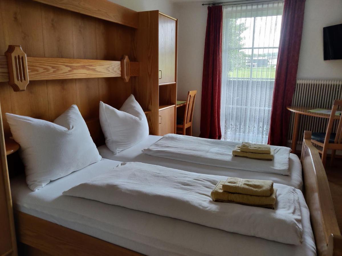 Pension Holzapfel Sankt Georgen im Attergau Dış mekan fotoğraf
